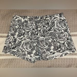 Old Navy Black and White Floral Print Shorts Size 14